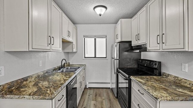 Building Photo - Affordable 2 Bed 1 Bath Apartment! Great location!!