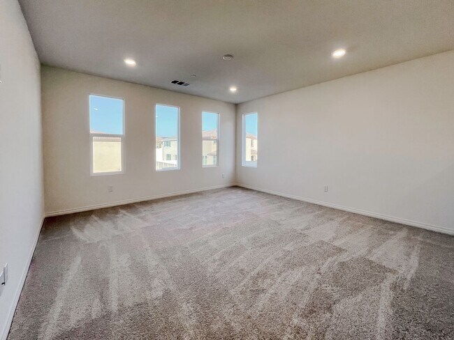 Building Photo - NEWER CONSTRUCTION ~SOLAR~ 3 BED 3 BATH BE...