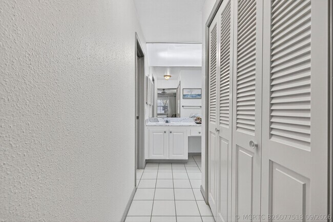 Building Photo - 6417 Bay Club Dr