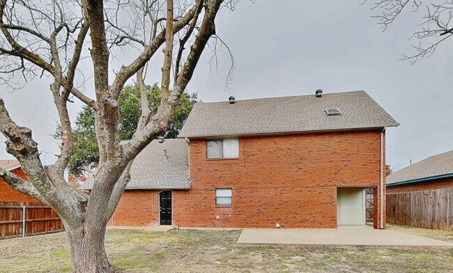 Building Photo - MOVE IN READY