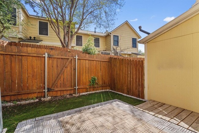 Building Photo - 11901 Swearingen Dr