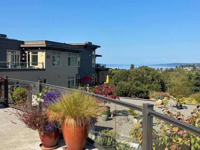 Building Photo - Waterview Condo 2 bed, 2 bath in Point Edw...