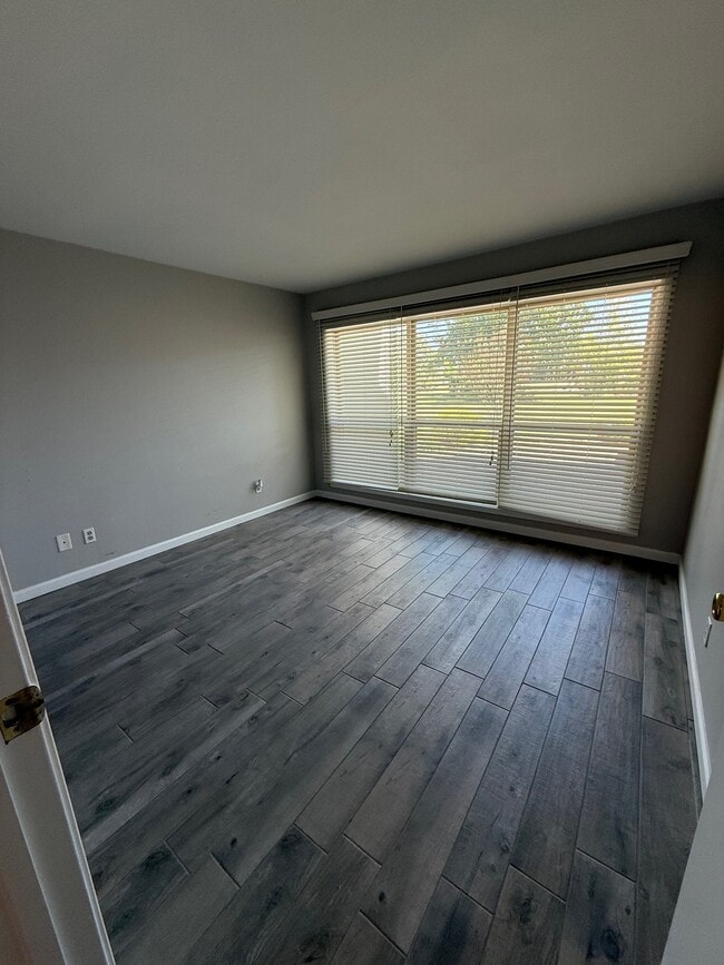 Building Photo - 4300 Bay Point Rd