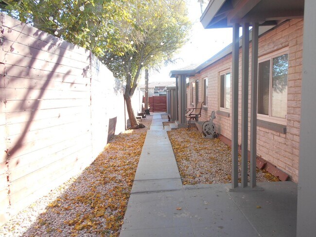 Building Photo - Charming Fully Remodeled Bungalow in Downtown Las Vegas