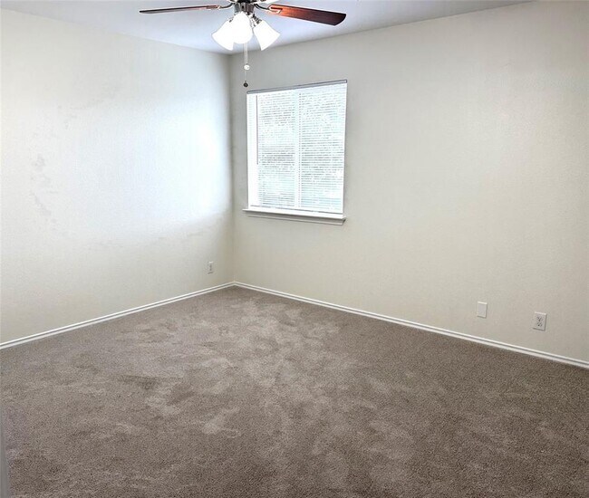 Building Photo - 307 Grutsch Dr