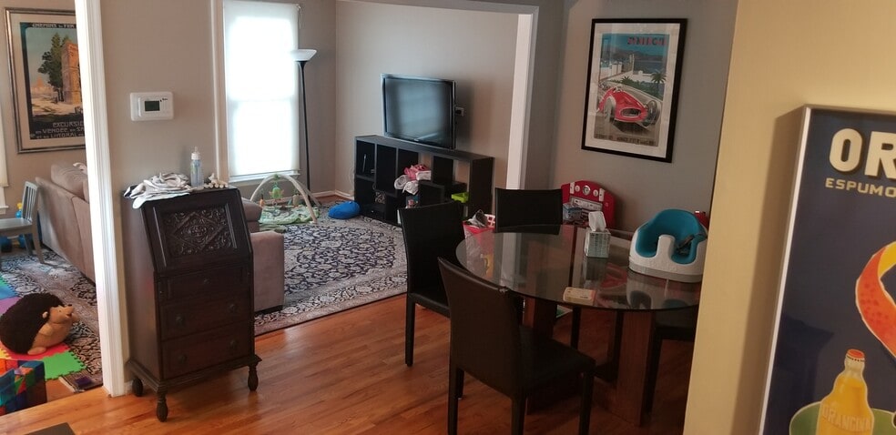 Building Photo - 1127 Fairview Ct