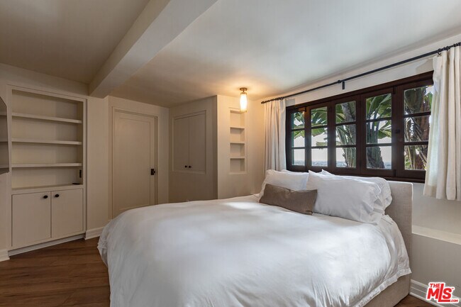 Building Photo - 8440 Harold Way