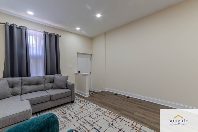 Building Photo - 1516 N Patterson Park Ave