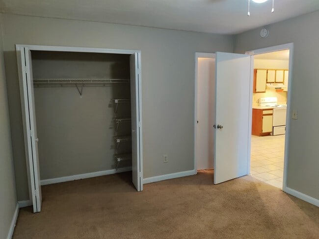 Building Photo - 905 Tomahawk Ct