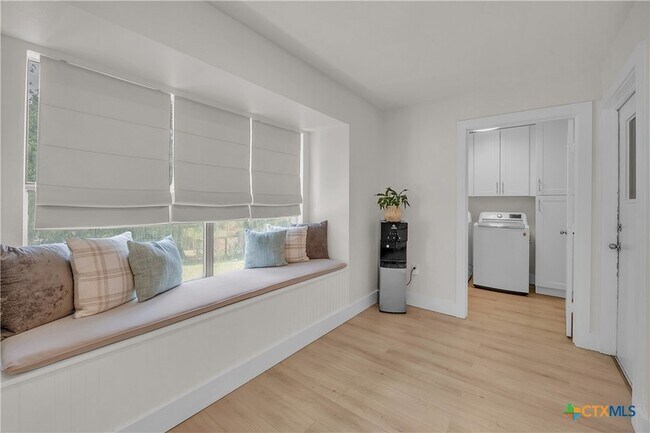 Building Photo - 513 Santa Clara Rd