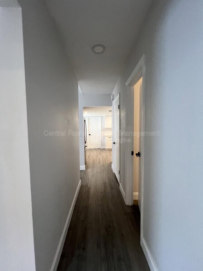 Building Photo - 914 Robinhood Ct