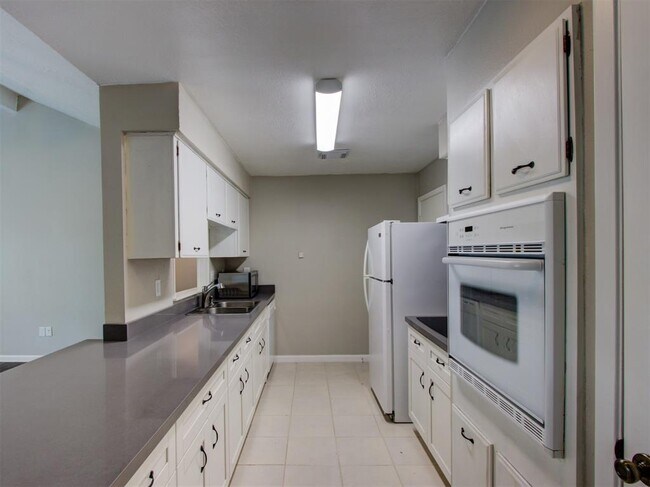 Building Photo - 10815 Montverde Ln
