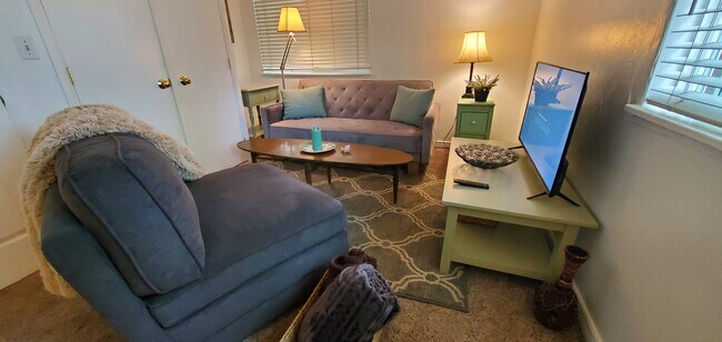 Building Photo - 2315 W Smith Ave