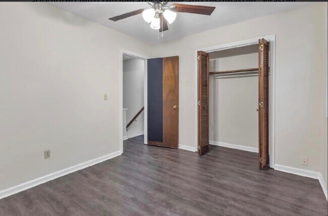 Building Photo - 102 Kimeran Ln