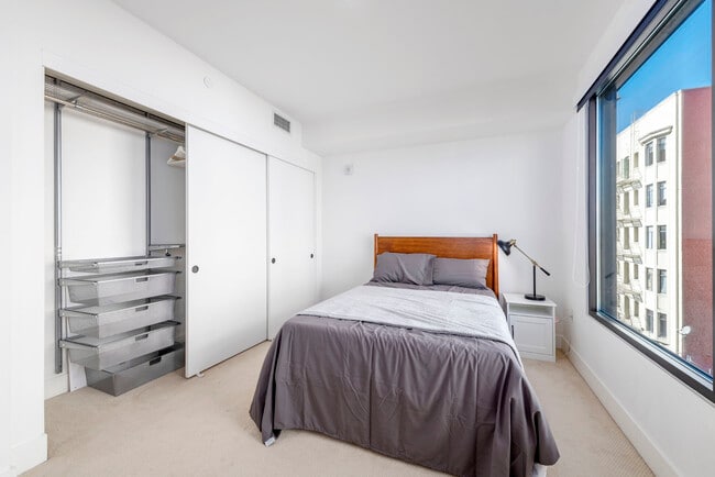 Building Photo - 719 Larkin St