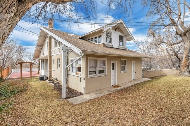 Building Photo - Location, Location, Location!! Yalecrest A...