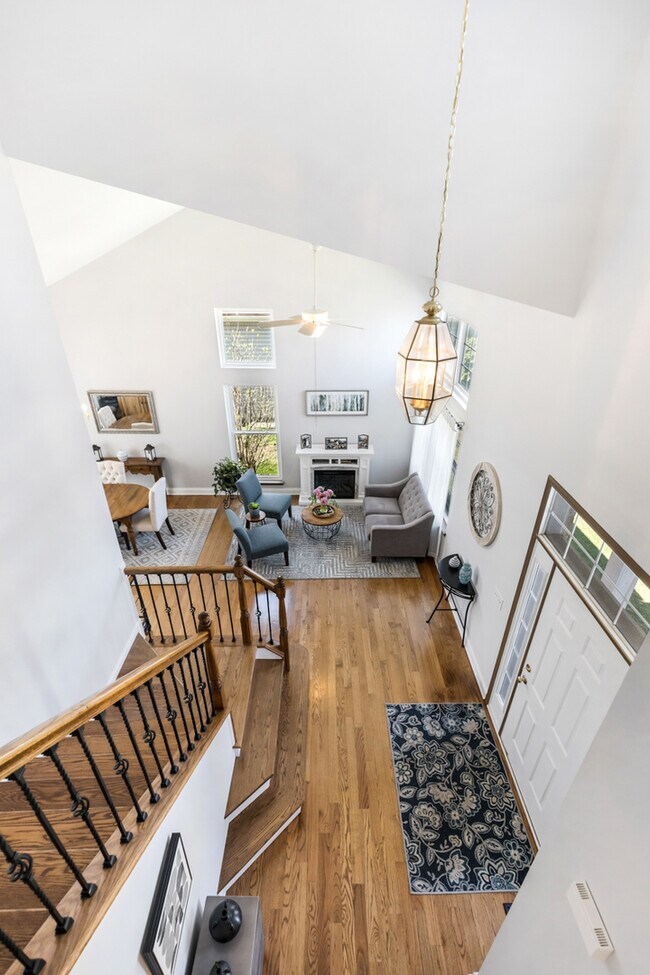Building Photo - 526 Normandy Ln