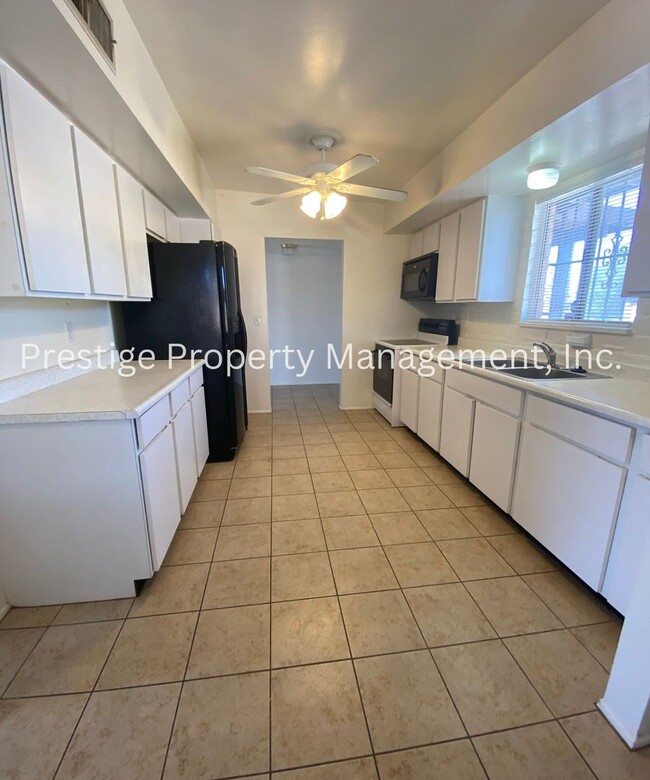 Building Photo - East Side Living Offering, Comfort & Conve...