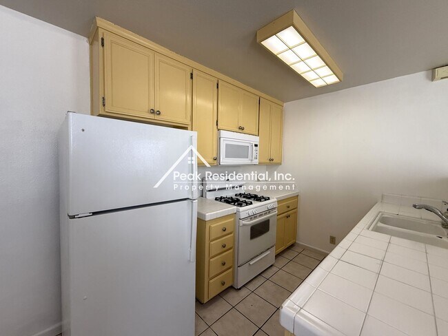Building Photo - 712 20th St
