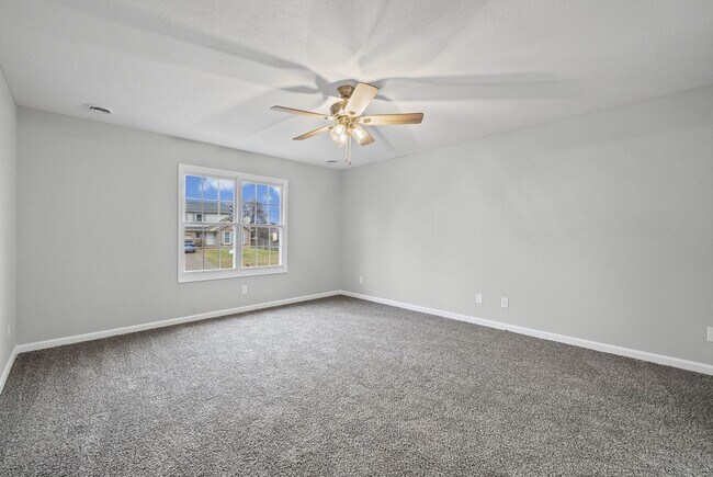 Building Photo - Spacious 3 bedroom 2 1/2 bath home for rent!