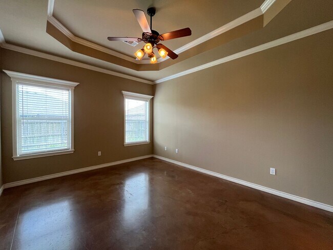 Building Photo - 3 Bedroom Single Family Home:  Refrigerato...