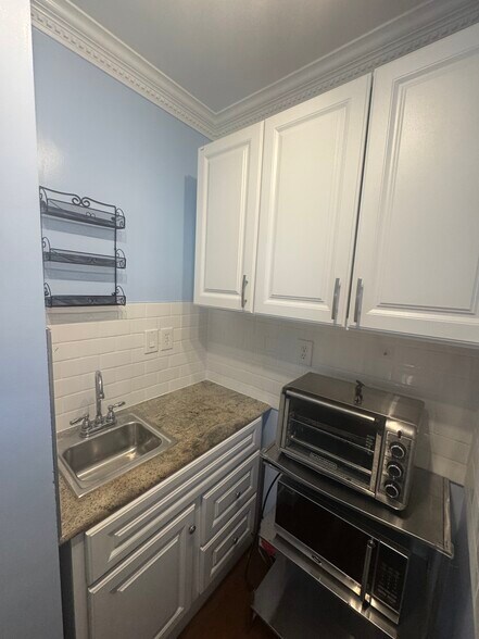 Building Photo - 95 Bynner St