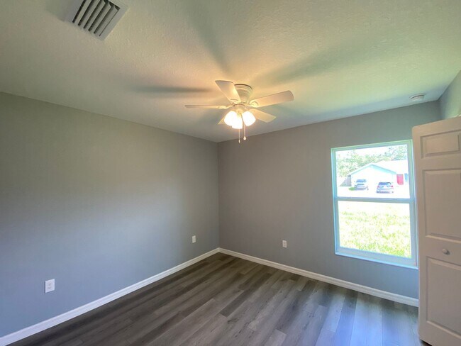 Building Photo - Desirable SW Ocala Neighborhood 3/2/2 **WON'T LAST**