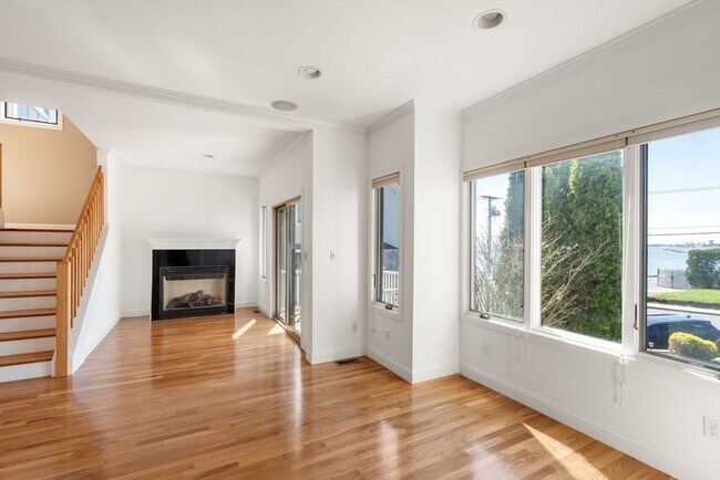 Building Photo - 141 Grovers Ave