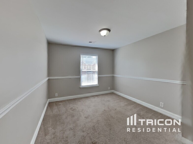 Building Photo - 4212 Aurora Cir
