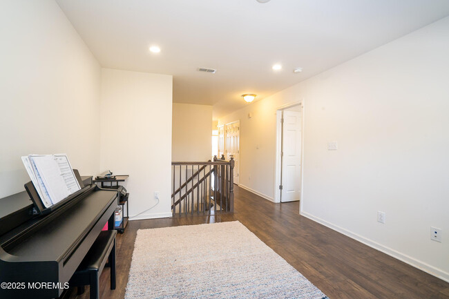 Building Photo - 50 Periwinkle Dr