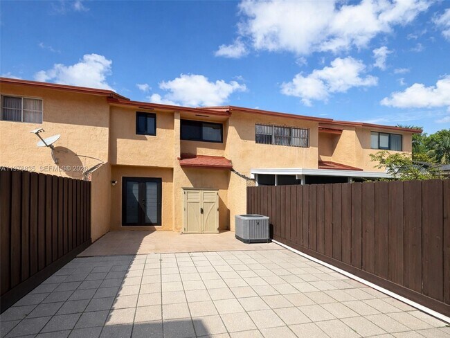 Building Photo - 844 W 41st St