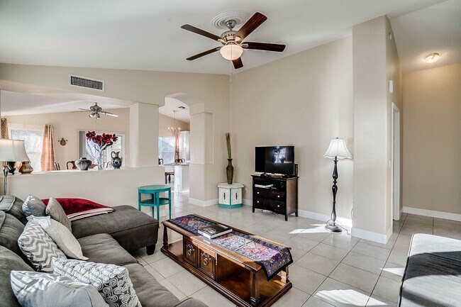 Building Photo - 4385 E Campo Bello Dr