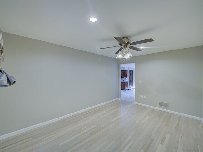 Building Photo - 17 Bauers Ln