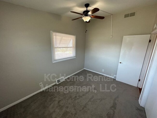 Building Photo - 6006 N Howard Ave