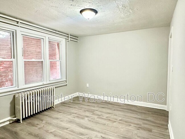 Building Photo - 943 Bonifant St