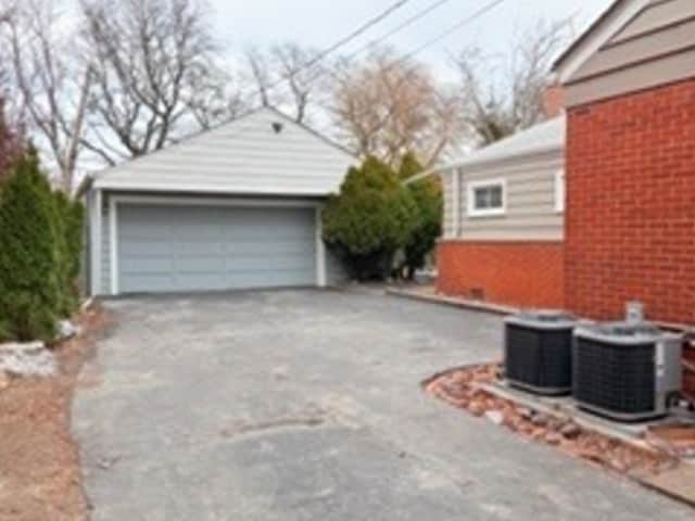 Building Photo - 6902 Lyons St