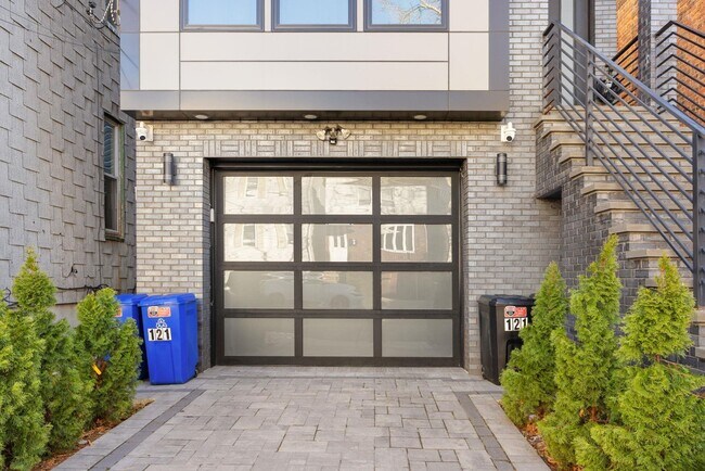 Building Photo - 121 Prospect St