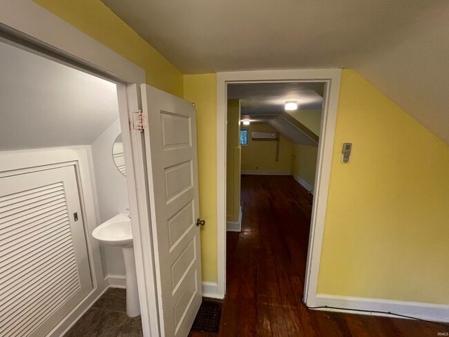 Building Photo - 2625 S Smith Rd