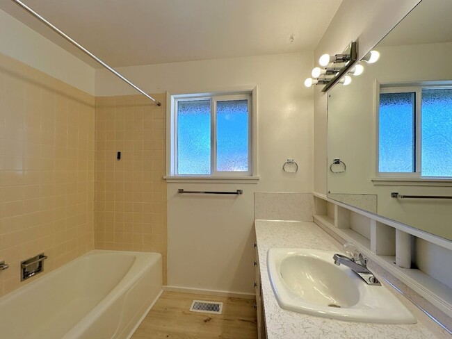 Building Photo - Unlock the Potential – 2BR Plus Bonus Spac...