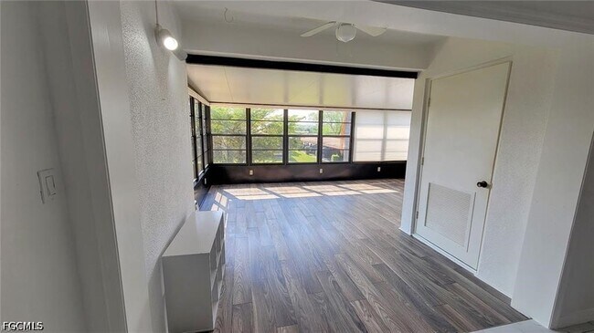Building Photo - 1064 Villa Dr