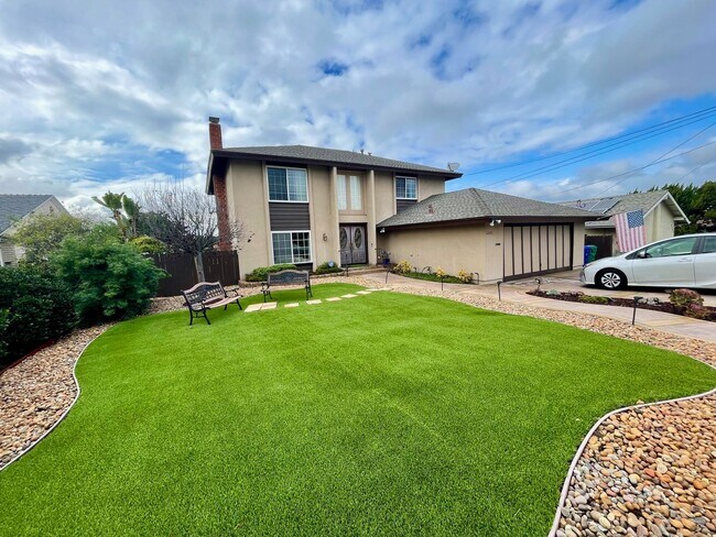 Building Photo - Spacious 4 bedroom 3 bath Home in Beautiful San Carlos