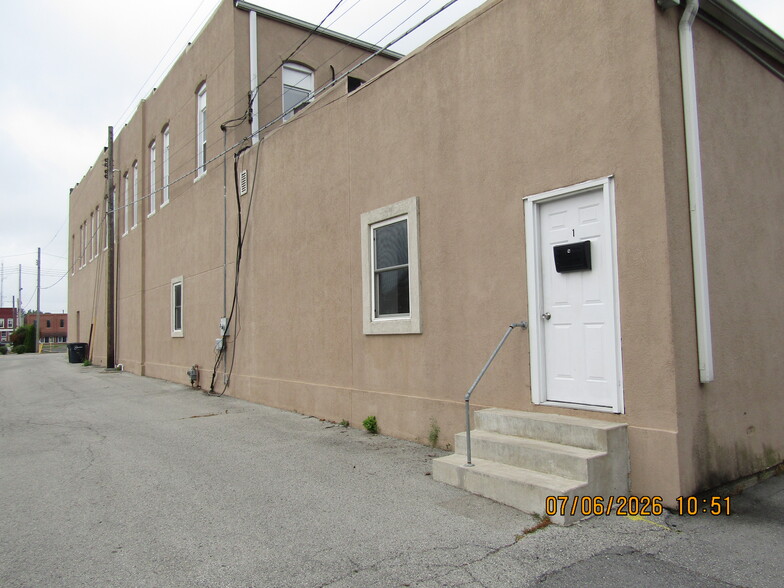 Building Photo - 1522 Main St