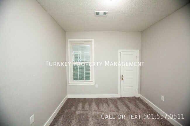 Building Photo - 1415 S Cedar St
