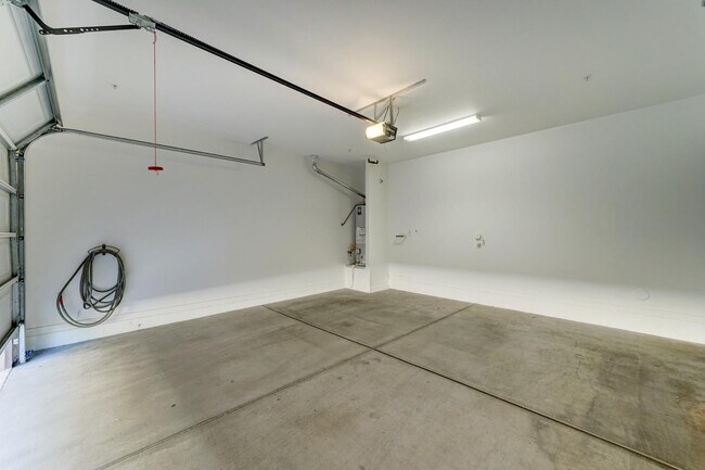 Building Photo - 5550 N 16th St