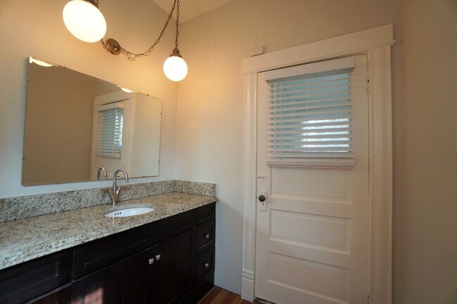 Building Photo - 808 E Kiowa St