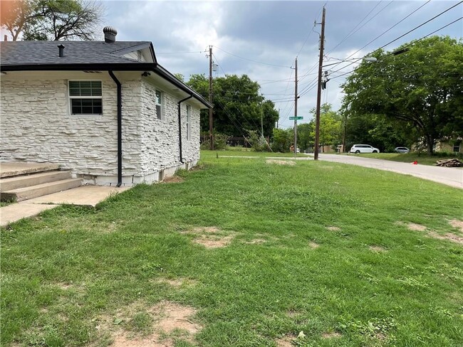 Building Photo - 3014 Meldrum Rd