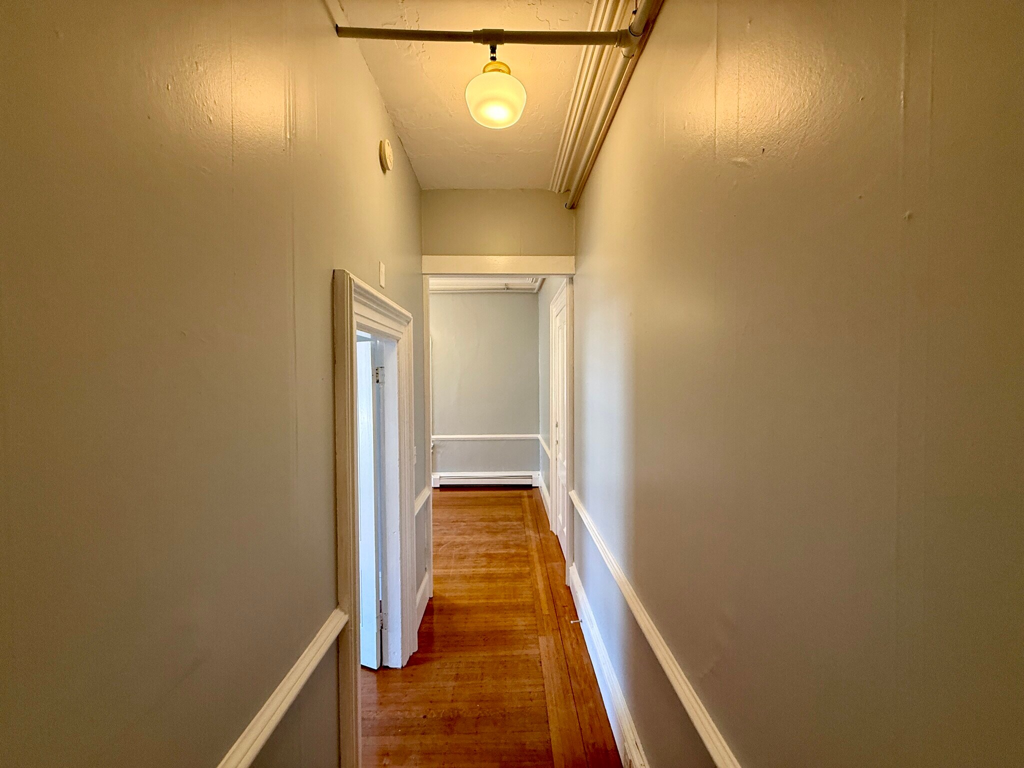 Building Photo - 366 Thayer St