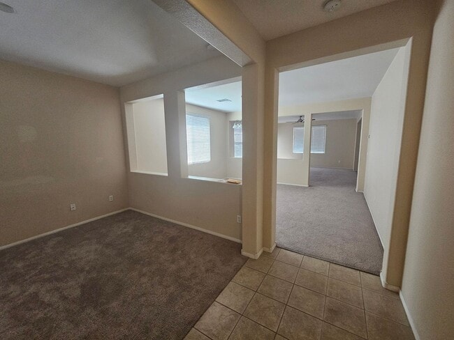 Building Photo - 4 BEDROOM HOME IN MOUNTAINS EDGE