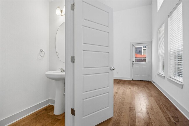 Building Photo - 7203 Bertram Ct