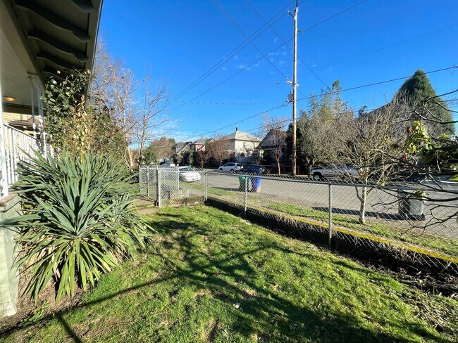 Building Photo - Spacious Boise Duplex with Outdoor Space and Basement Storage